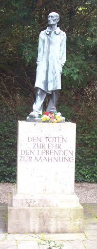Dachau Statue