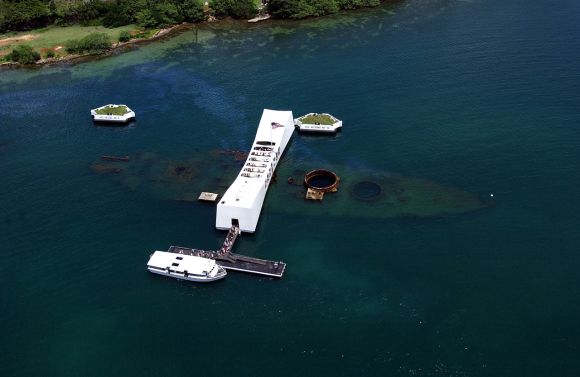 USS_Arizona_Memorial_(aerial_view)